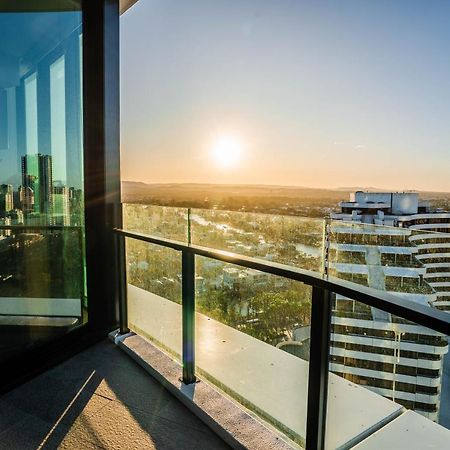 2 Bedroom Luxurious Family Apartment Next To Pacific Fair - Broadbeach Gold Coast Gc22 Exteriör bild