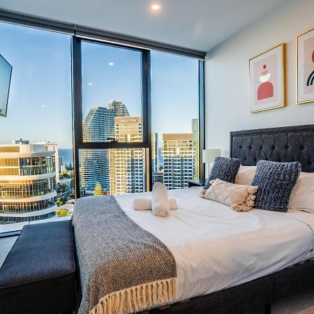 2 Bedroom Luxurious Family Apartment Next To Pacific Fair - Broadbeach Gold Coast Gc22 Exteriör bild