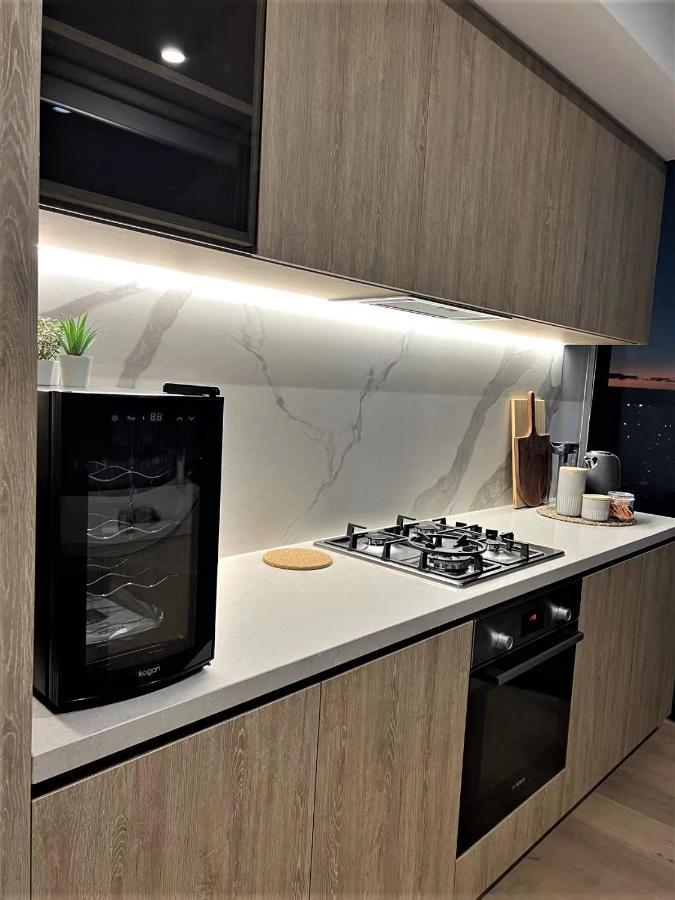 2 Bedroom Luxurious Family Apartment Next To Pacific Fair - Broadbeach Gold Coast Gc22 Exteriör bild