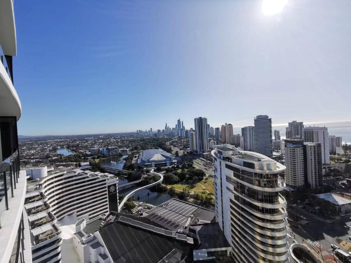 2 Bedroom Luxurious Family Apartment Next To Pacific Fair - Broadbeach Gold Coast Gc22 Exteriör bild