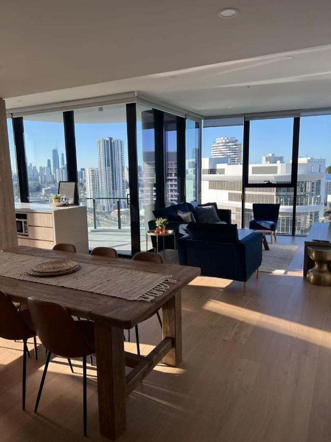 2 Bedroom Luxurious Family Apartment Next To Pacific Fair - Broadbeach Gold Coast Gc22 Exteriör bild