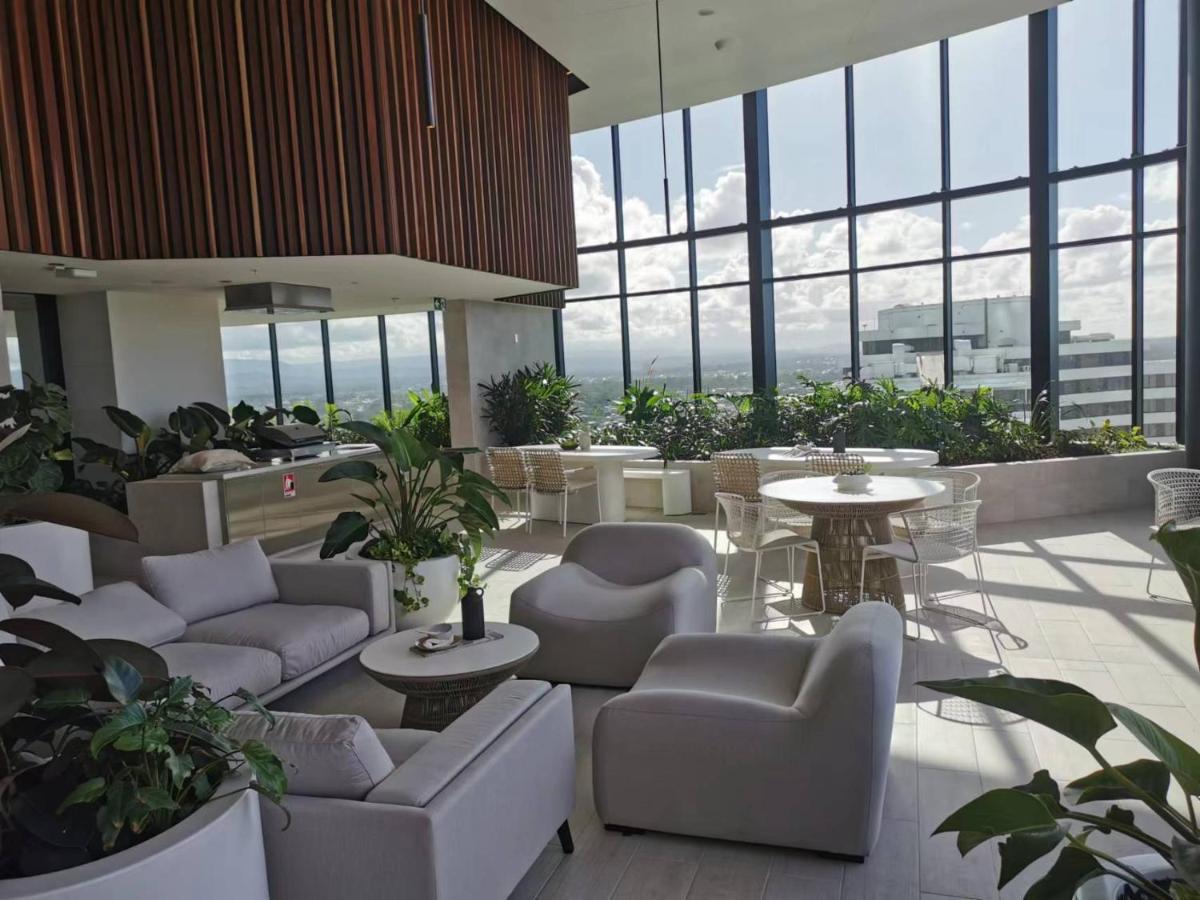2 Bedroom Luxurious Family Apartment Next To Pacific Fair - Broadbeach Gold Coast Gc22 Exteriör bild