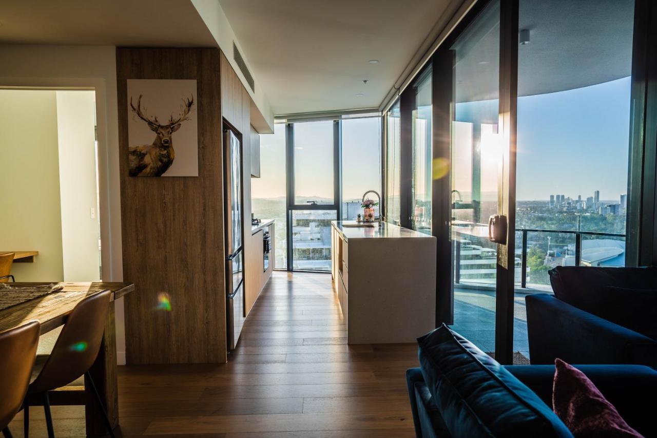 2 Bedroom Luxurious Family Apartment Next To Pacific Fair - Broadbeach Gold Coast Gc22 Exteriör bild