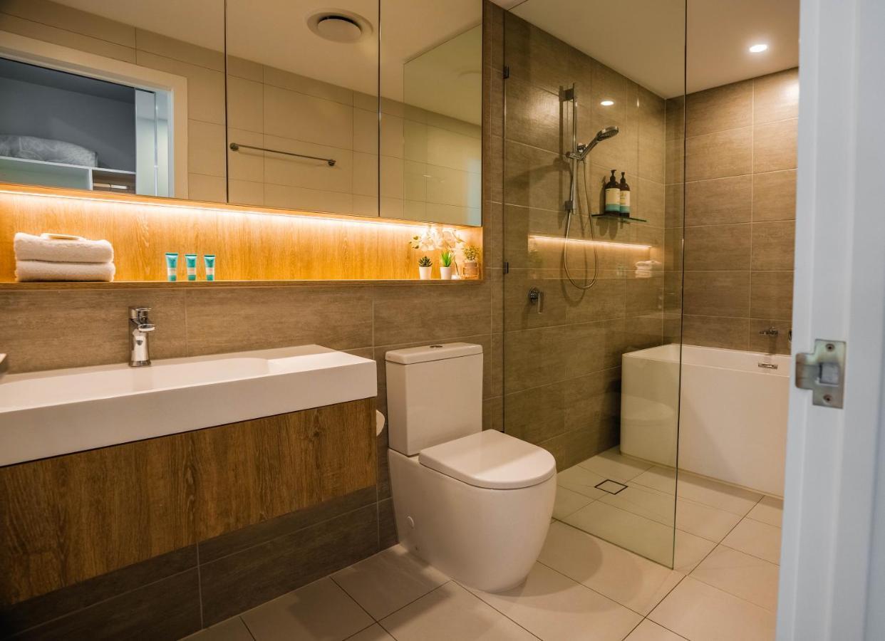 2 Bedroom Luxurious Family Apartment Next To Pacific Fair - Broadbeach Gold Coast Gc22 Exteriör bild