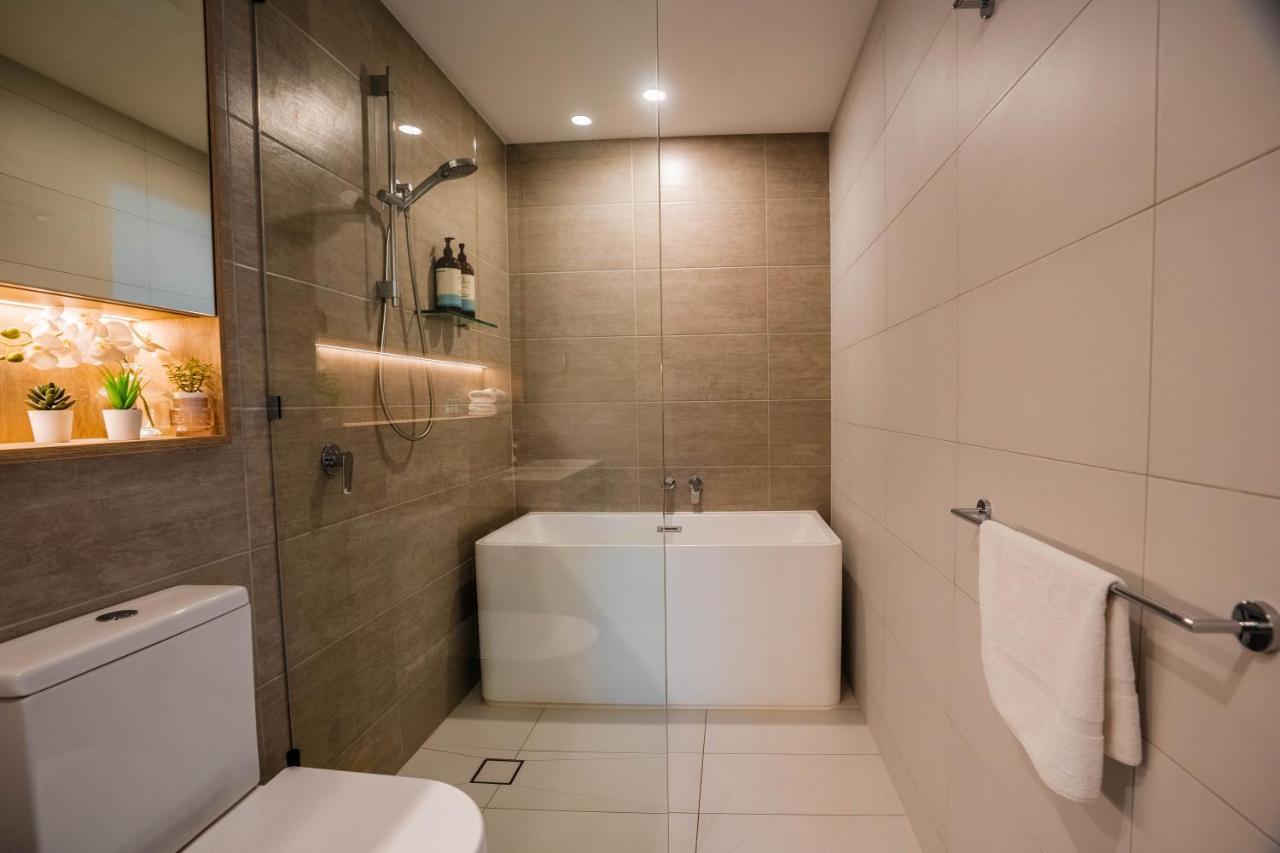 2 Bedroom Luxurious Family Apartment Next To Pacific Fair - Broadbeach Gold Coast Gc22 Exteriör bild