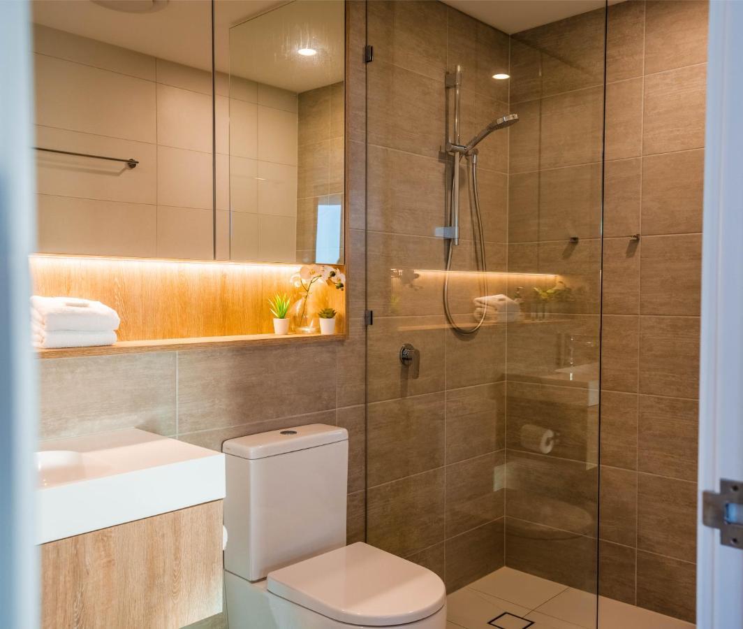 2 Bedroom Luxurious Family Apartment Next To Pacific Fair - Broadbeach Gold Coast Gc22 Exteriör bild