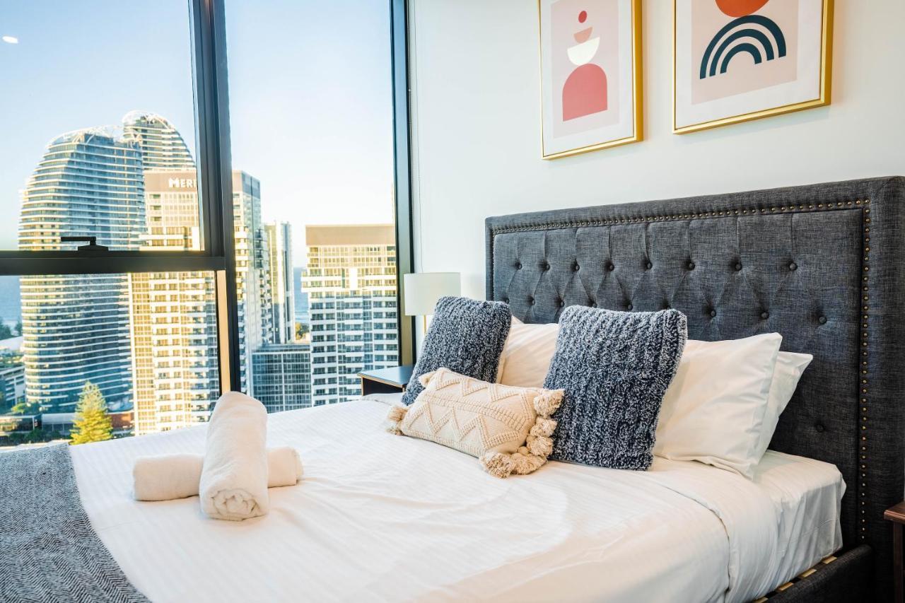 2 Bedroom Luxurious Family Apartment Next To Pacific Fair - Broadbeach Gold Coast Gc22 Exteriör bild