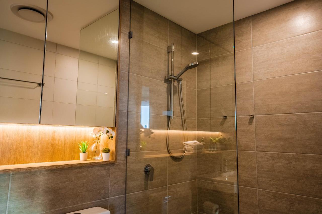 2 Bedroom Luxurious Family Apartment Next To Pacific Fair - Broadbeach Gold Coast Gc22 Exteriör bild