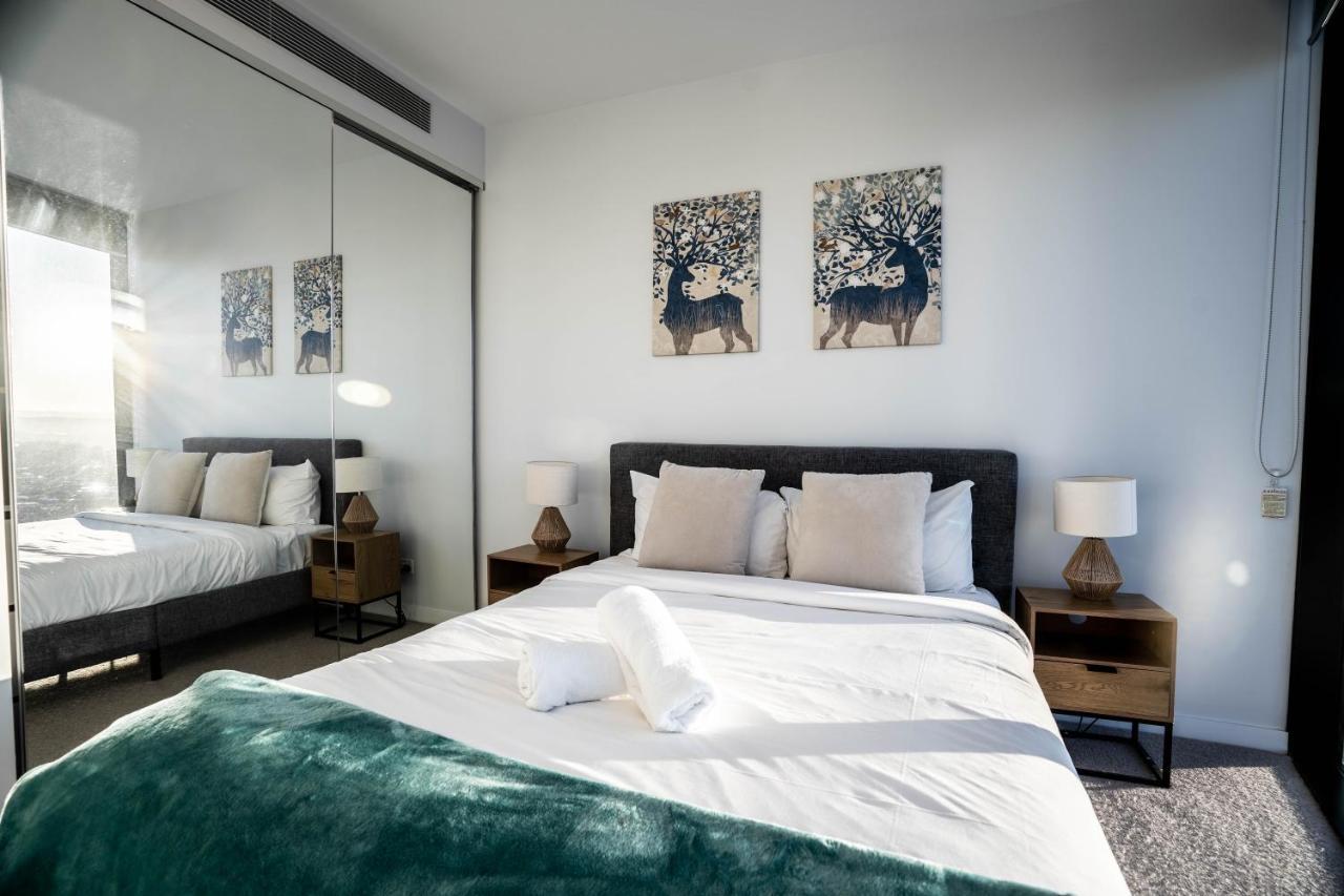 2 Bedroom Luxurious Family Apartment Next To Pacific Fair - Broadbeach Gold Coast Gc22 Exteriör bild